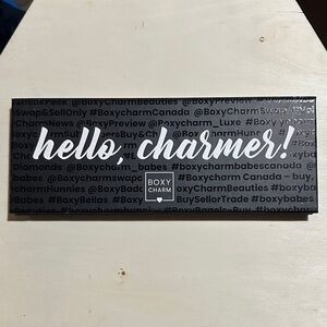 BoxyCharm Black and White Eyeshadow Palette
